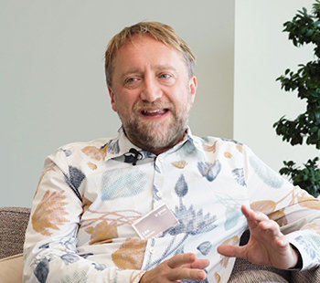 Dr Lee Thornton discussing IP Group portfolio company Intrinsic